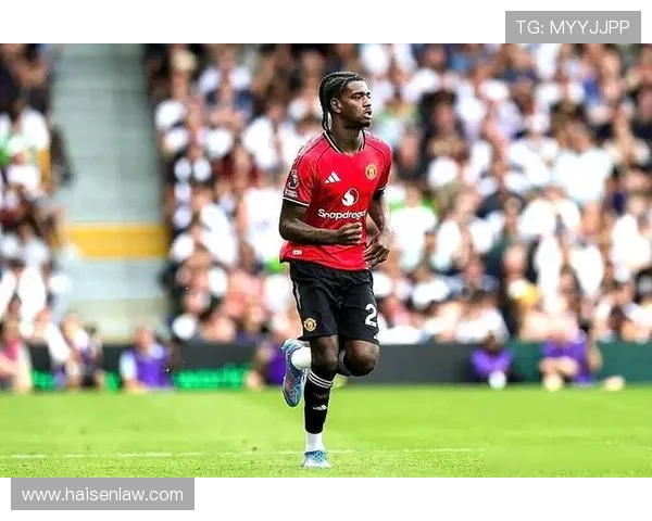 奥比马丁随曼联一线队训练舍什科受伤或为他创造机会