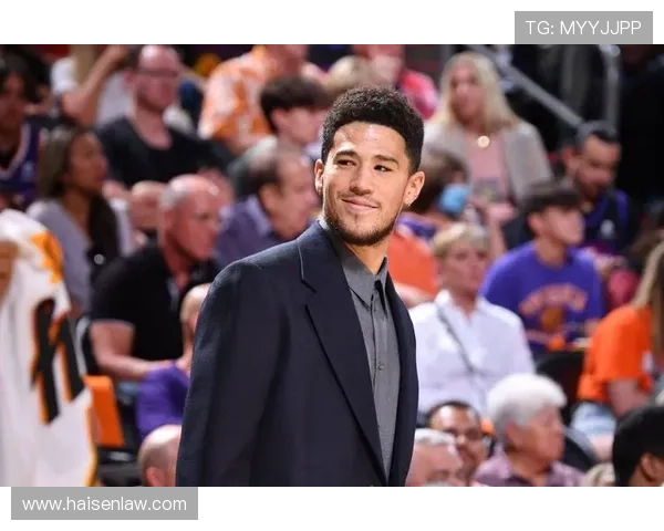 布克谈球队氛围:每天进步心态教练支持让我们乐在其中